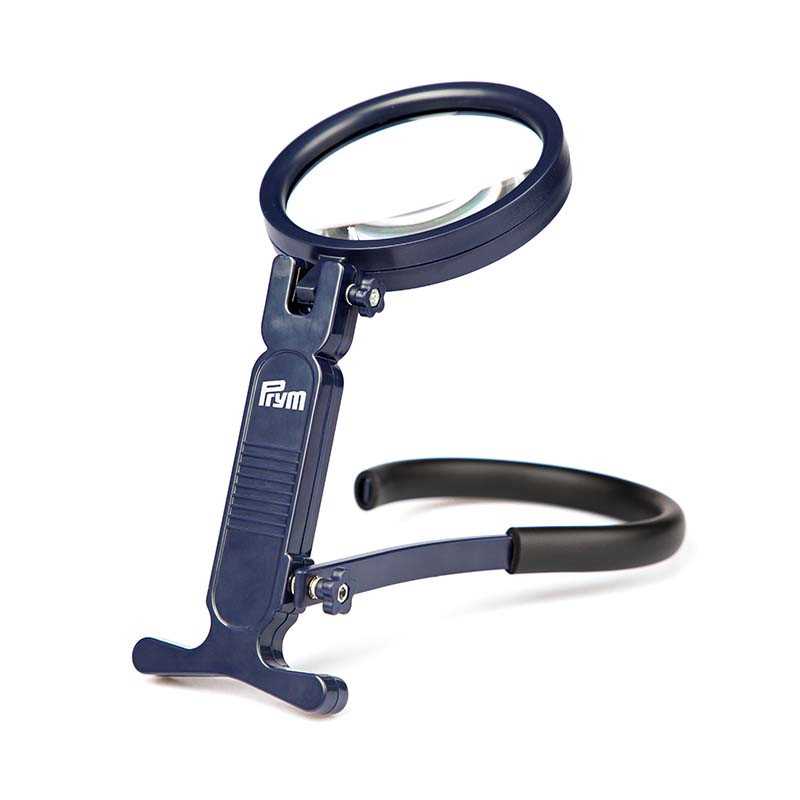 Magnifying glass with bracket