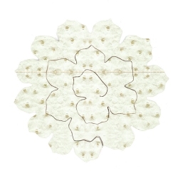 Petite marguerite en tissu simili cuir - Fleur DIY - Taille 6 cm